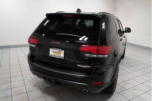 Diamond Black Crystal Pearlcoat 2020 Jeep Grand Cherokee Trailhawk