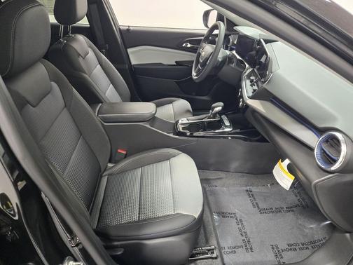 Mosaic Black Metallic 2026 Chevrolet Trax LT