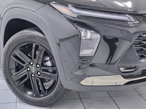 Mosaic Black Metallic 2026 Chevrolet Trax FWD ACTIV