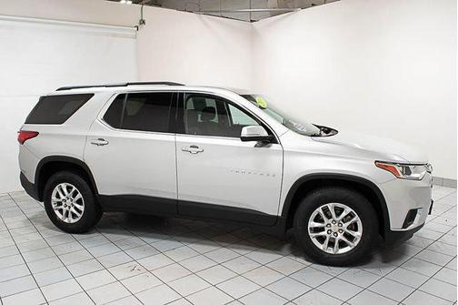 Silver Ice Metallic 2019 Chevrolet Traverse LT Cloth