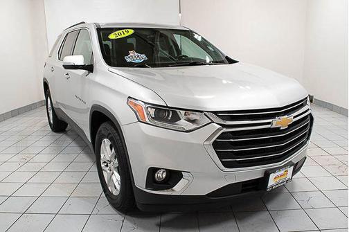 Silver Ice Metallic 2019 Chevrolet Traverse LT Cloth