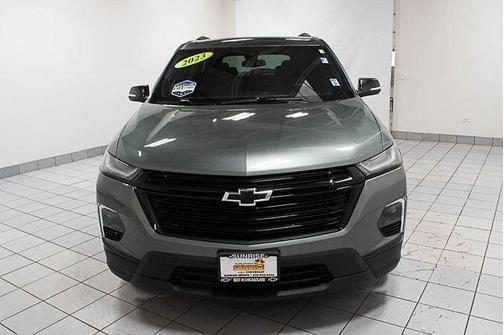Silver Sage Metallic 2023 Chevrolet Traverse LT Cloth