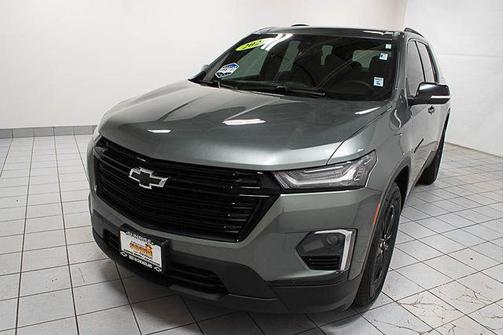 Silver Sage Metallic 2023 Chevrolet Traverse LT Cloth