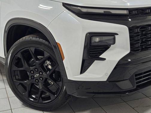 Polar White Tricoat 2026 Chevrolet Traverse RS