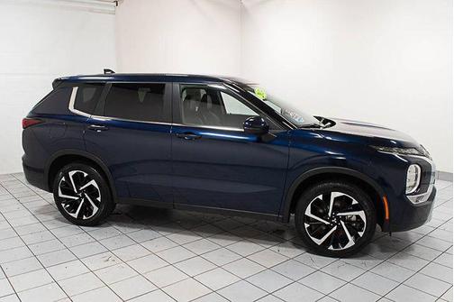 Cosmic Blue Metallic 2024 Mitsubishi Outlander SE S-AWC