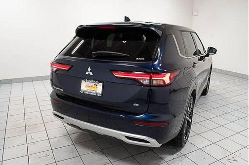 Cosmic Blue Metallic 2024 Mitsubishi Outlander SE S-AWC