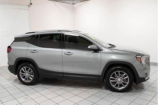 Sterling Metallic 2023 GMC Terrain SLT