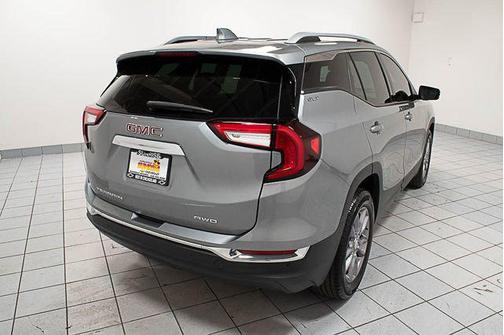 Sterling Metallic 2023 GMC Terrain SLT