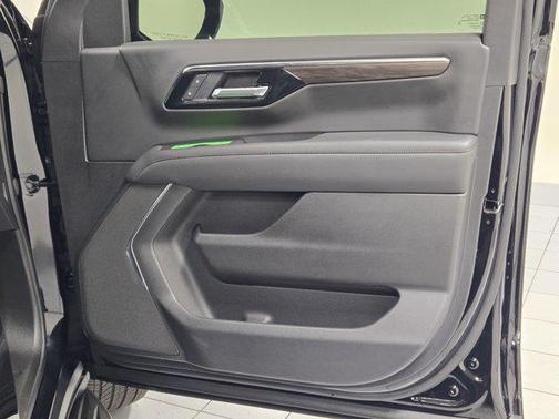 2025 Chevrolet Suburban LS