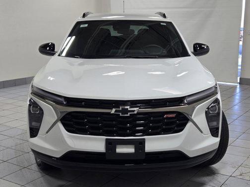 Summit White 2026 Chevrolet Trax FWD 2RS