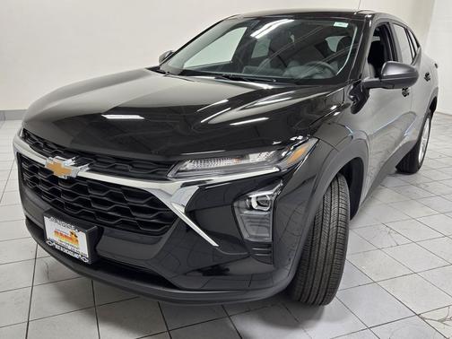 Mosaic Black Metallic 2026 Chevrolet Trax LS
