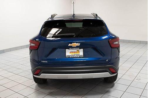 Blue Glow Metallic 2024 Chevrolet Trax LT