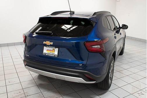Blue Glow Metallic 2024 Chevrolet Trax LT