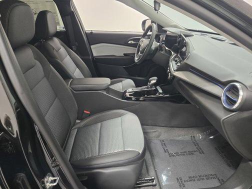 Mosaic Black Metallic 2026 Chevrolet Trax LT