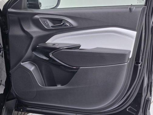 Mosaic Black Metallic 2026 Chevrolet Trax LT