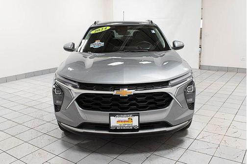 Sterling Gray Metallic 2024 Chevrolet Trax LT