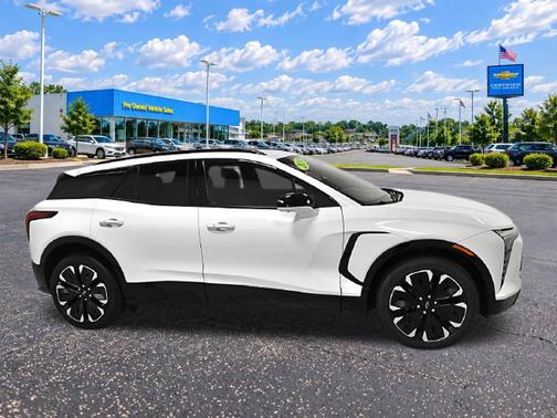 Summit White 2024 Chevrolet Blazer EV eAWD RS