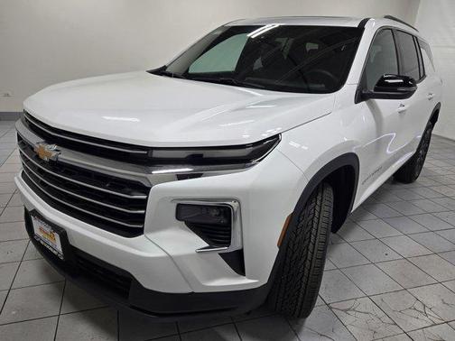 Summit White 2026 Chevrolet Traverse LT