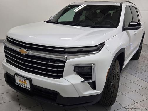 Summit White 2026 Chevrolet Traverse LT