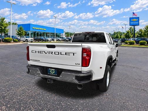 Iridescent Pearl Tricoat 2024 Chevrolet Silverado 3500 LTZ