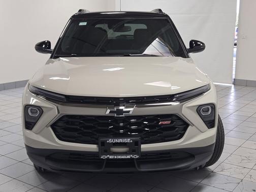 Iridescent Pearl Tricoat 2026 Chevrolet Trailblazer RS