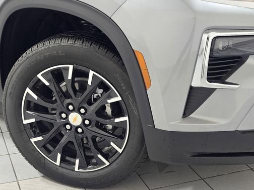 Sterling Gray Metallic 2026 Chevrolet Traverse LT