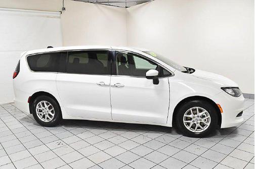 Bright White Clearcoat 2023 Chrysler Voyager LX