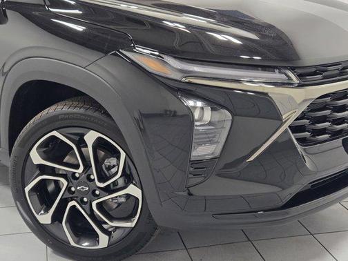 Mosaic Black Metallic 2026 Chevrolet Trax FWD 2RS