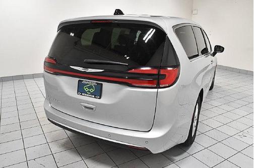 Silver Mist Clearcoat 2024 Chrysler Pacifica Touring L
