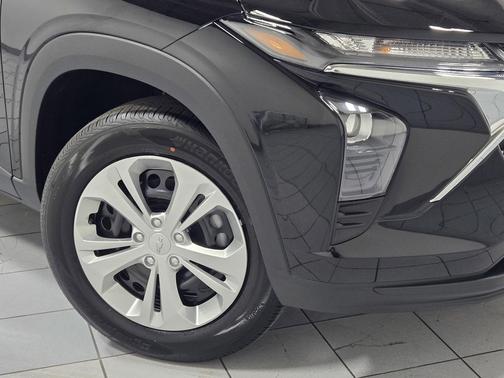 Mosaic Black Metallic 2026 Chevrolet Trax LS