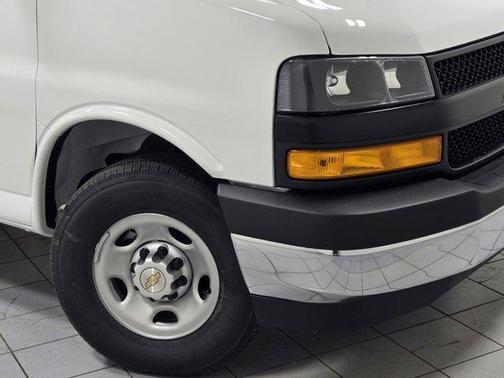 Summit White 2026 Chevrolet Express 2500 Work Van