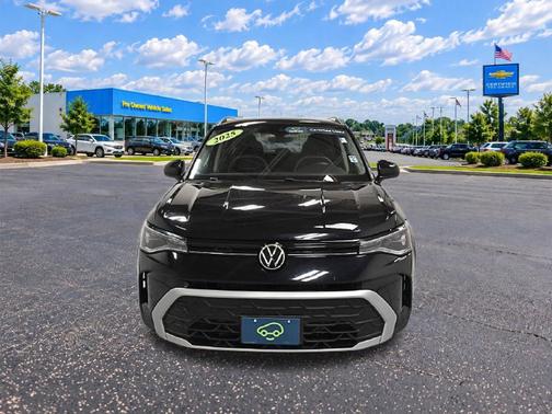 Deep Black Pearl 2025 Volkswagen Taos 1.5T SE