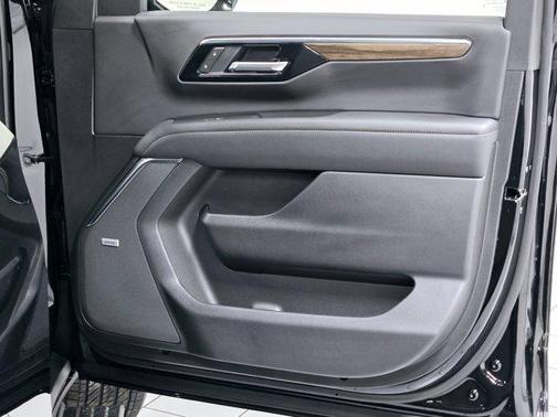 2025 Chevrolet Suburban 4WD High Country