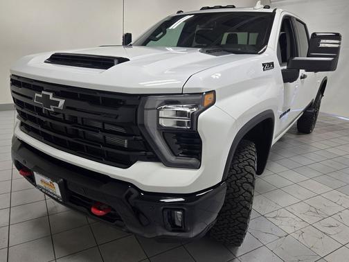 Summit White 2026 Chevrolet Silverado 2500 LTZ