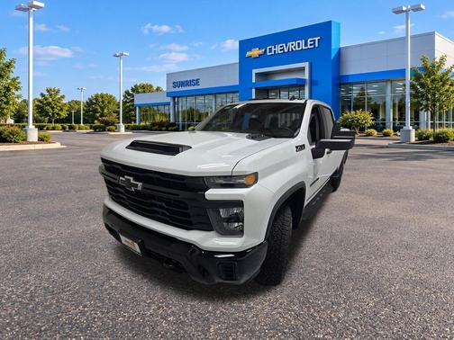 Summit White 2026 Chevrolet Silverado 2500 Custom