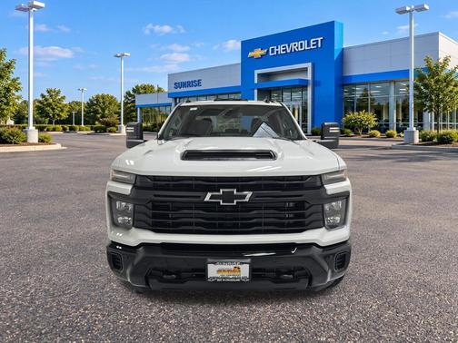 Summit White 2026 Chevrolet Silverado 2500 Custom