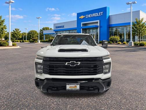 Summit White 2026 Chevrolet Silverado 2500 Custom