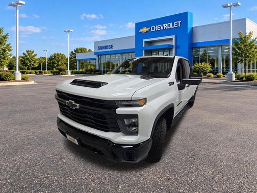 Summit White 2026 Chevrolet Silverado 2500 Custom
