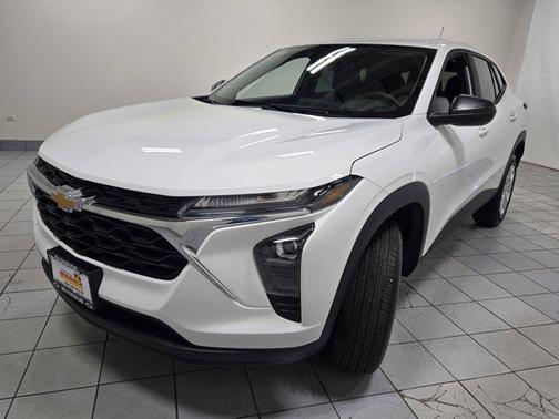2025 Chevrolet Trax LS