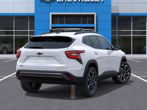 Summit White 2026 Chevrolet Trax FWD 2RS