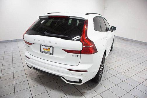 2023 Volvo XC60 B5 Plus Dark Theme