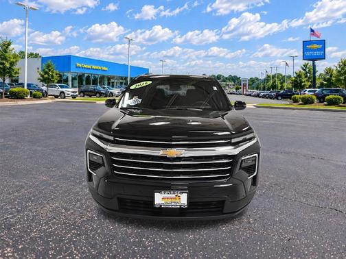 Mosaic Black Metallic 2026 Chevrolet Traverse LT