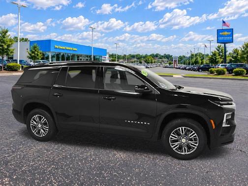 Mosaic Black Metallic 2026 Chevrolet Traverse LT