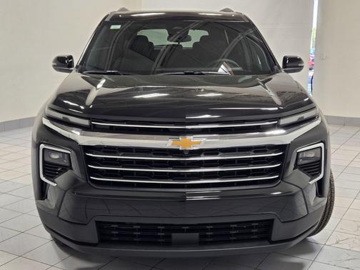 Mosaic Black Metallic 2026 Chevrolet Traverse LT