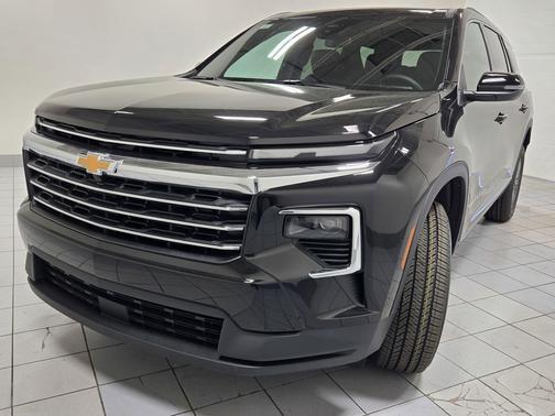 Mosaic Black Metallic 2026 Chevrolet Traverse LT