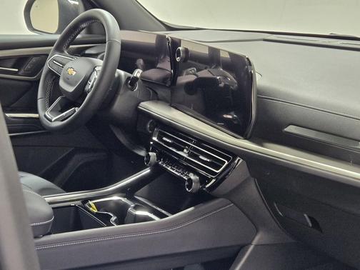 Mosaic Black Metallic 2026 Chevrolet Traverse LT