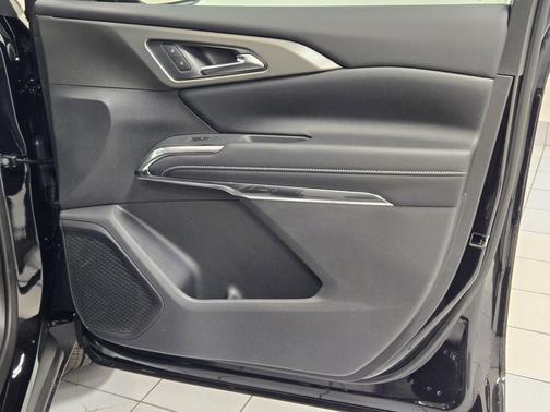 Mosaic Black Metallic 2026 Chevrolet Traverse LT
