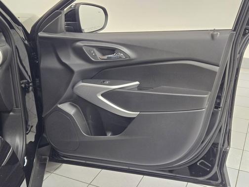 Mosaic Black Metallic 2026 Chevrolet Trax FWD 1RS