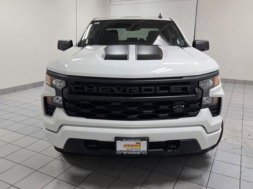 Summit White 2026 Chevrolet Silverado 1500 Custom