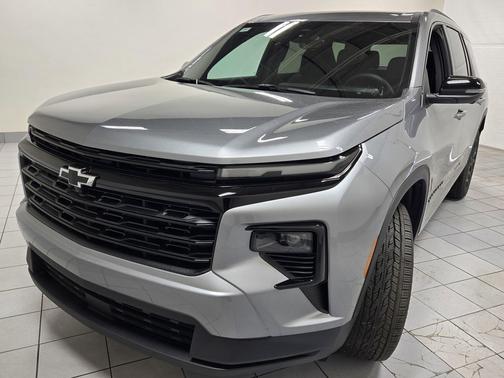 Sterling Gray Metallic 2026 Chevrolet Traverse LT